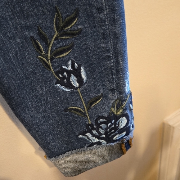 DRIFTWOOD Blue Cropped Ankle Jeans with Distressed Accents - Picture 5 of 5